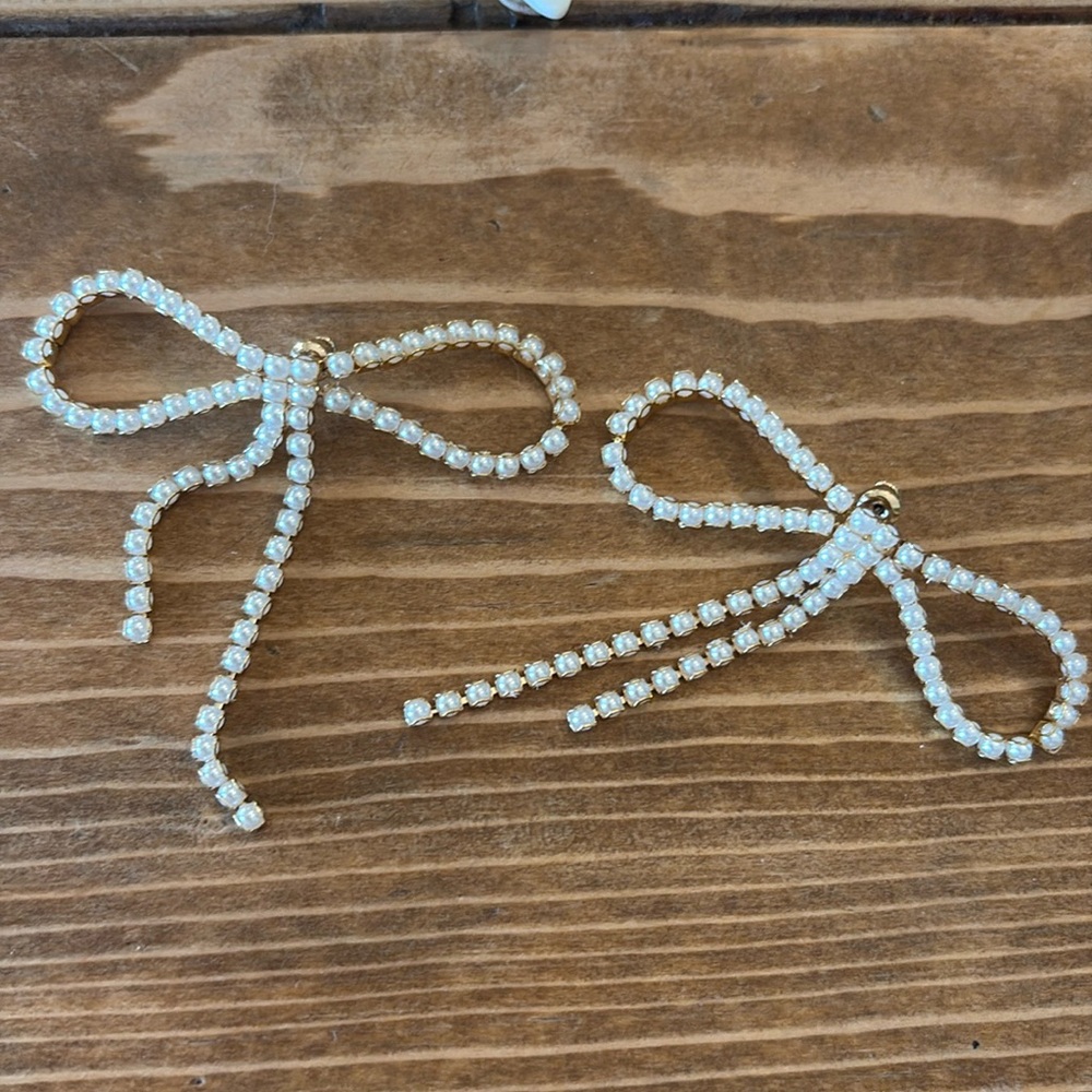 Anthropologie pearl bow earrings